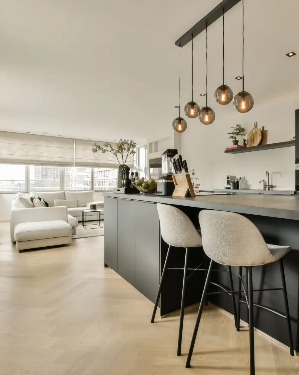 Jasny salon z kuchnią i wyspą, WRONKO Nieruchomości